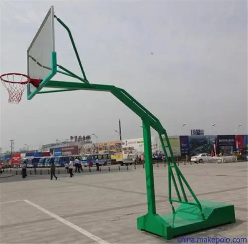放露天的乒乓球台